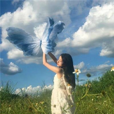 企业家之子被曝豪车代步炫富，短时间内发布会现场画面流出